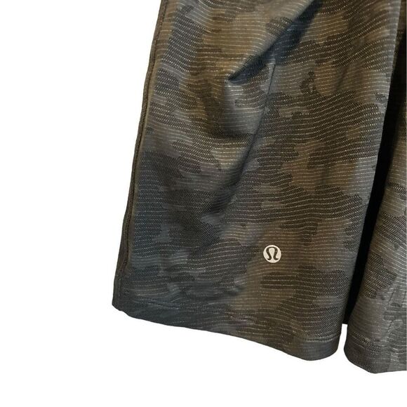 Lululemon Army Green Camo Racer Back Swoop Tank Top Size 4 Athleisure Yoga - Picture 6 of 11